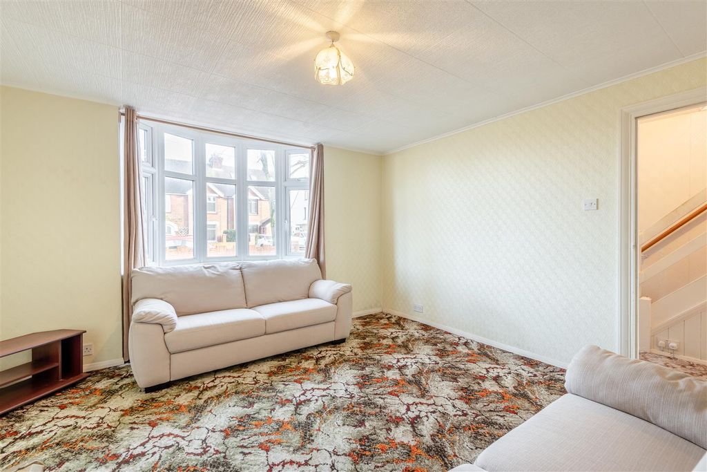 Property photo 3 of 21 Lounge