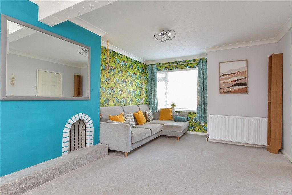 Property photo 3 of 16 Lounge