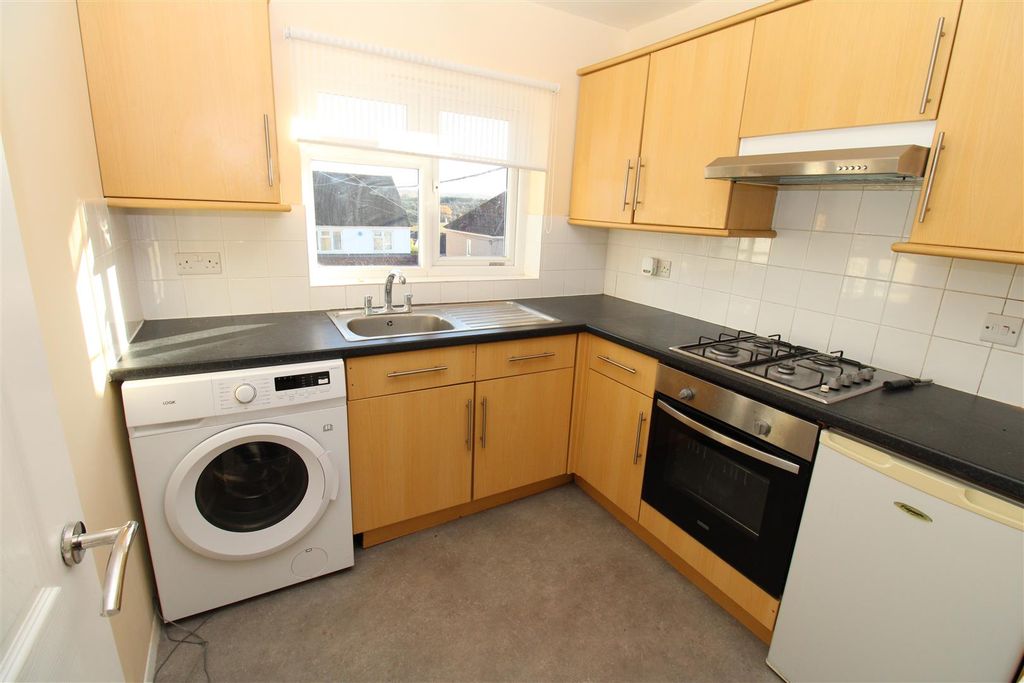 Property photo 3 of 12 Kitchen 2.Jpg