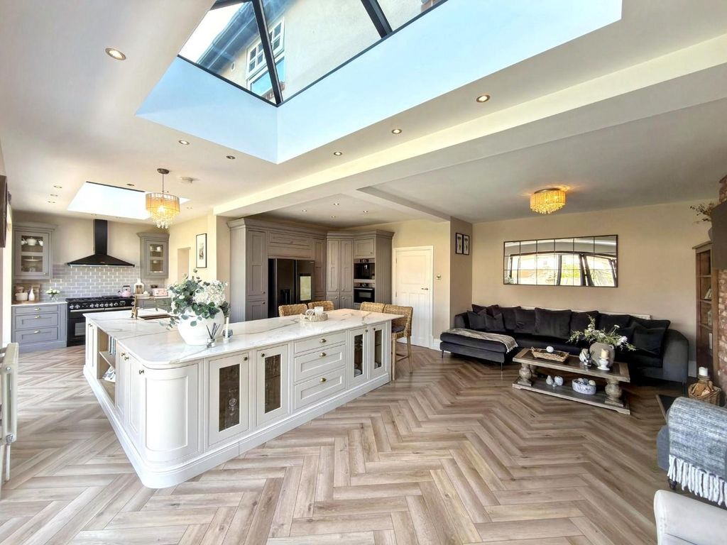 Property photo 2 of 46