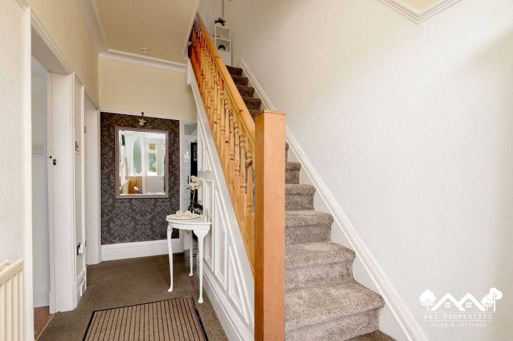 Property photo 2 of 34
