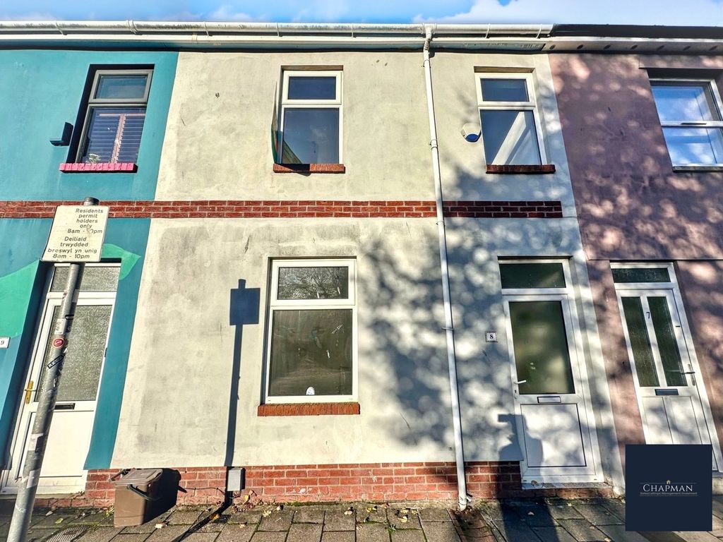 Property photo 1 of 18