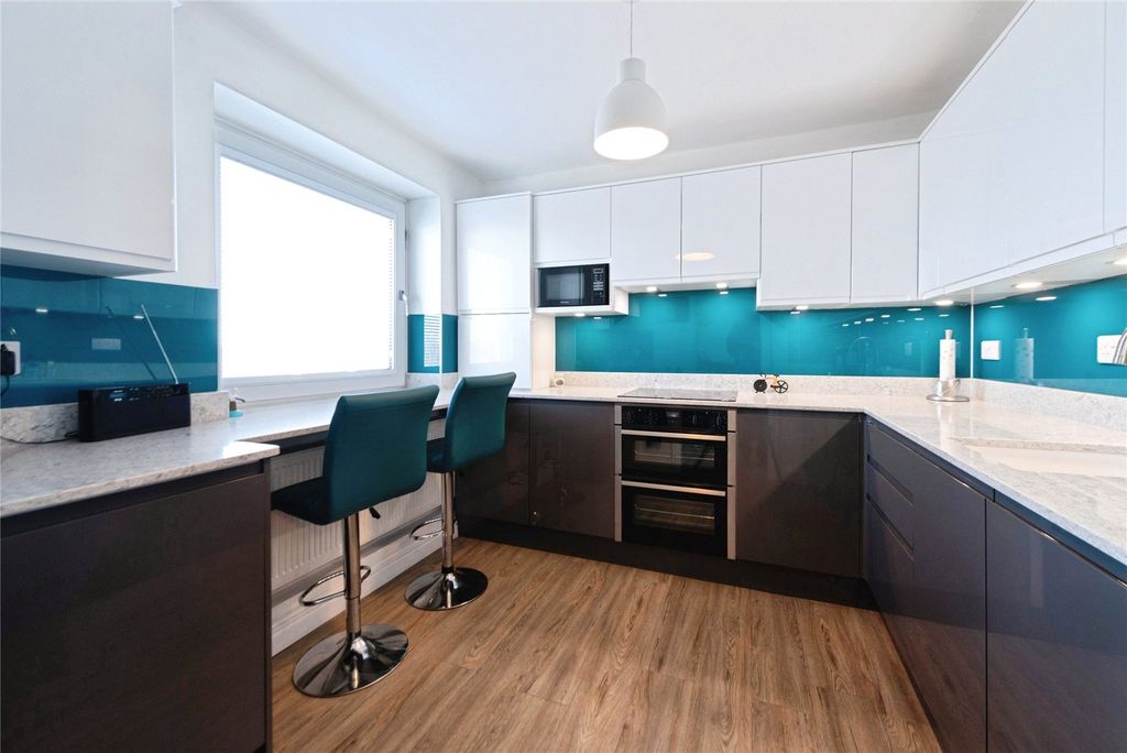 Property photo 2 of 23 Picture No. 15