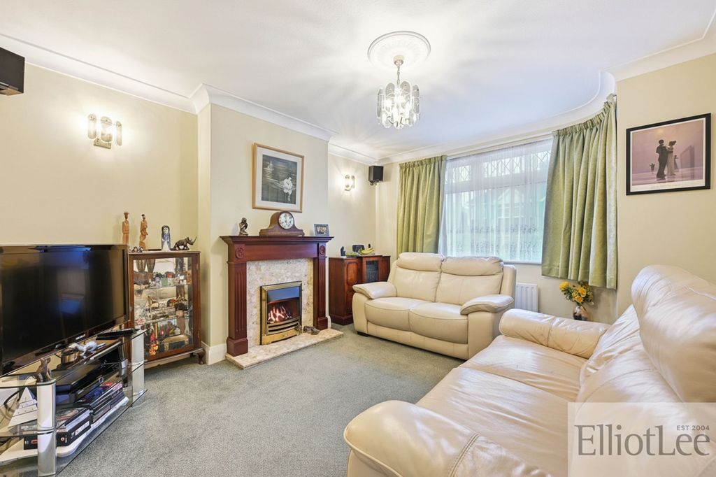 Property photo 2 of 11