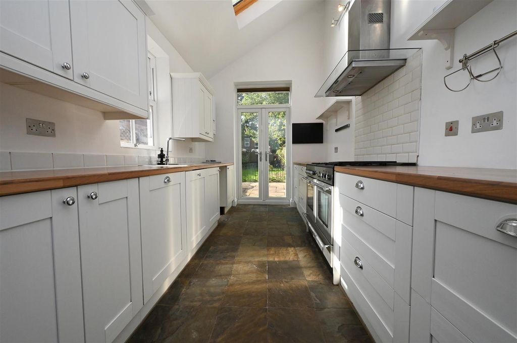 Property photo 3 of 26 Kitchen1.Jpg