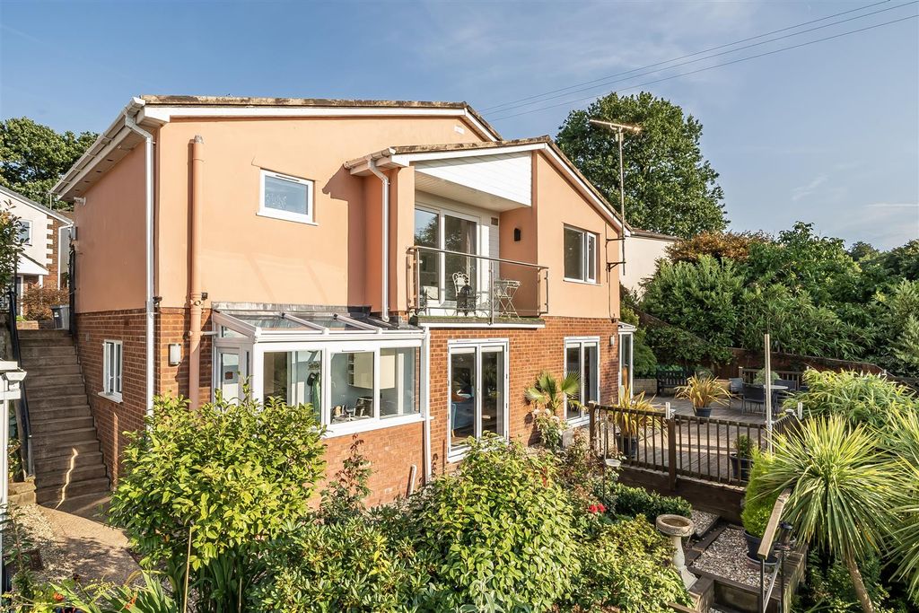 Property photo 1 of 18