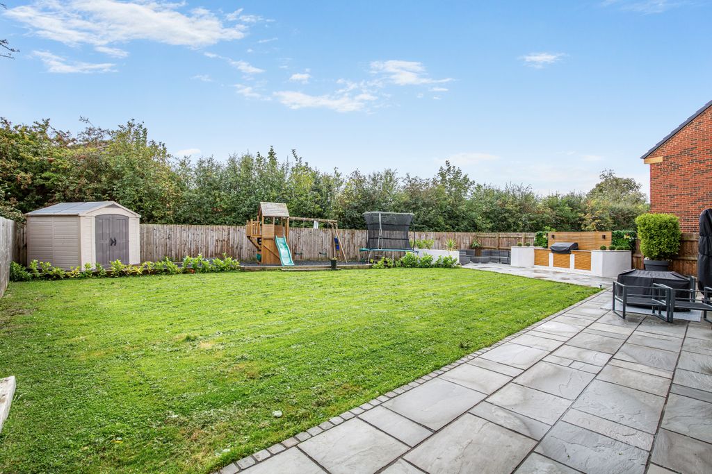Property photo 2 of 22 Garden