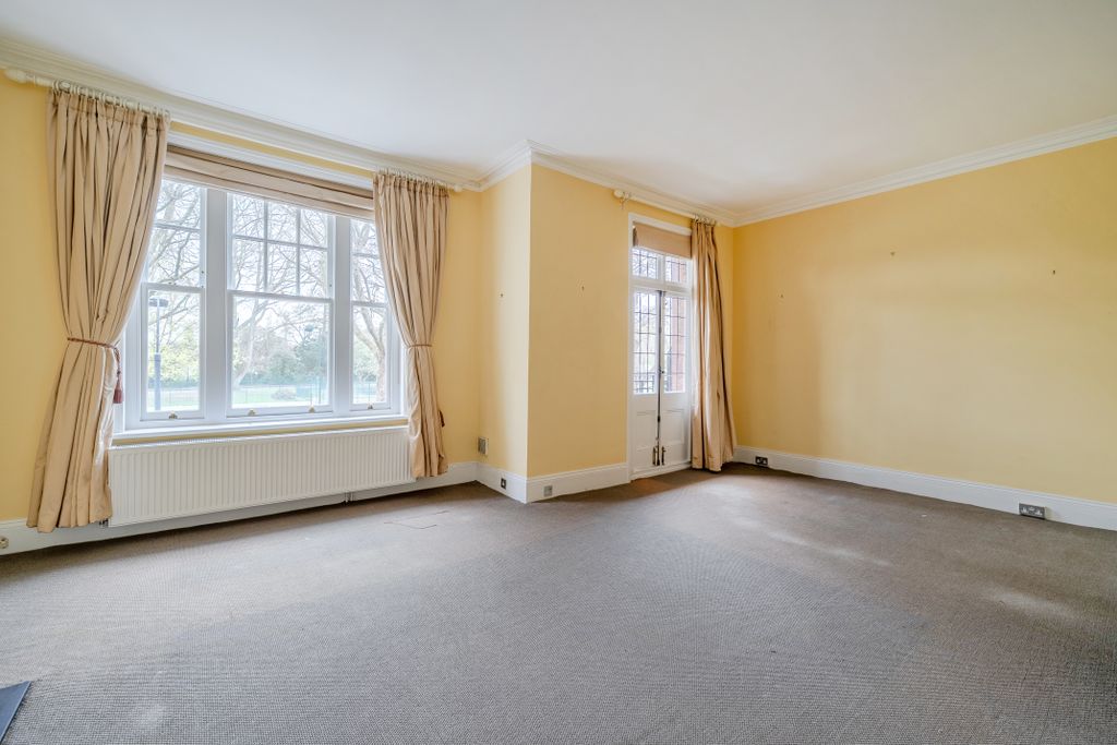 Property photo 2 of 28