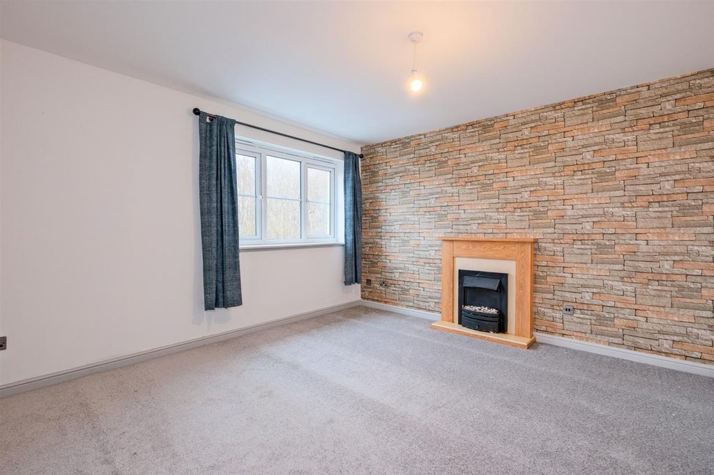 Property photo 2 of 15 Lounge