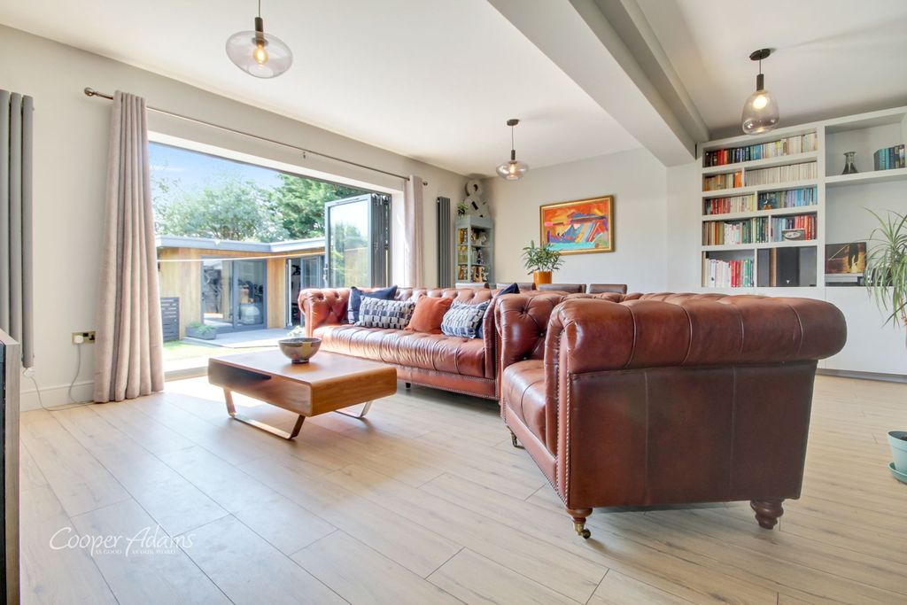 Property photo 2 of 21 Sitting Room