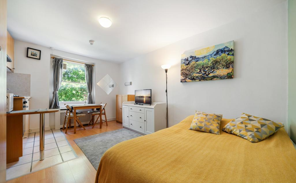 Property photo 1 of 8 Studio To Rent