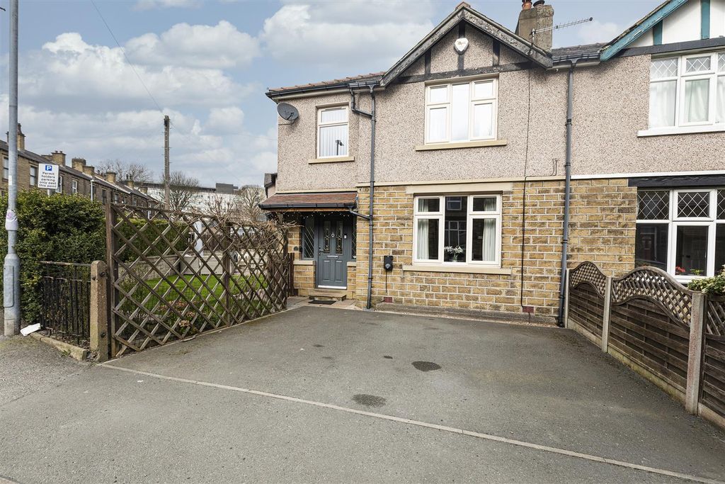 Property photo 1 of 33
