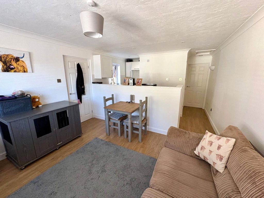 Property photo 3 of 8 Picture No. 06