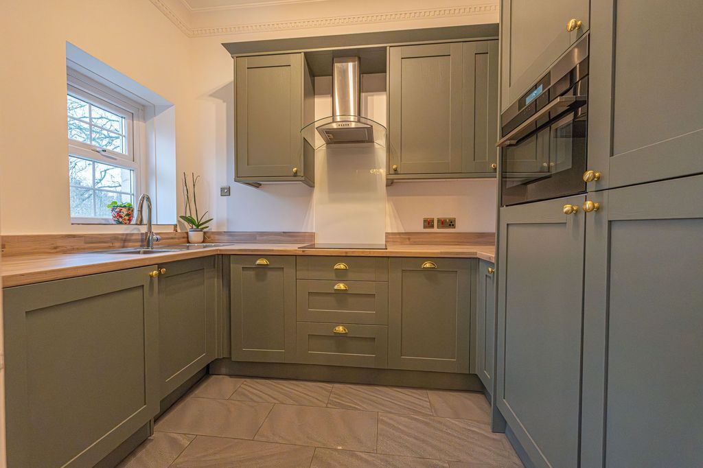 Property photo 2 of 27