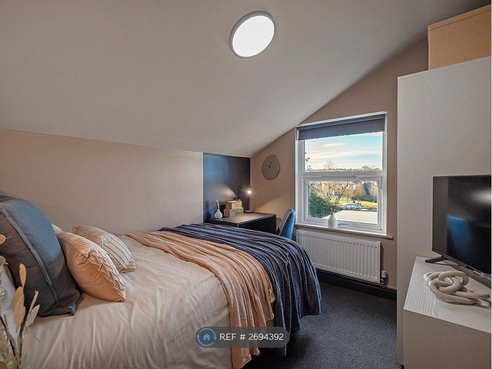 Property photo 1 of 6 Room 5