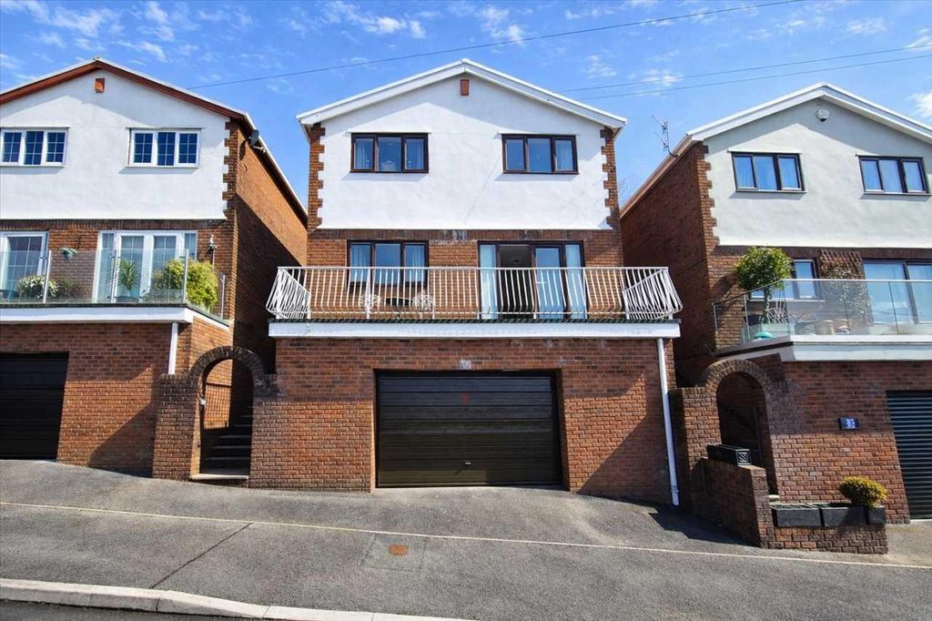 Property photo 1 of 32