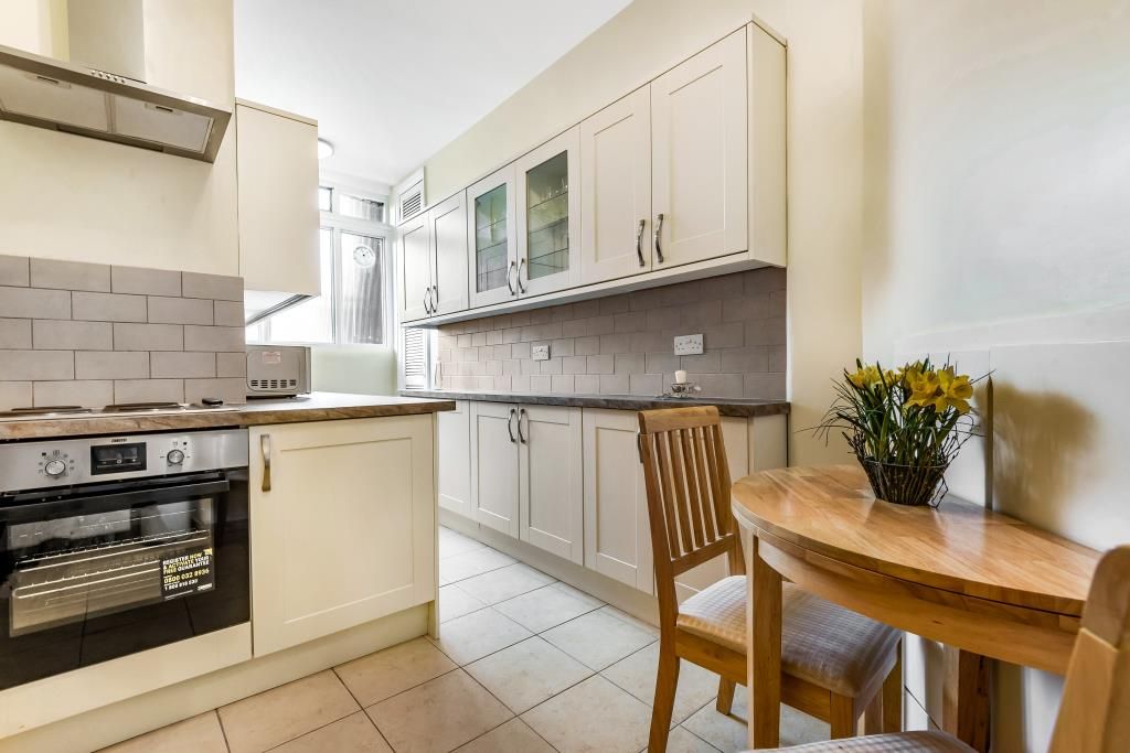 Property photo 2 of 10 Kitchen