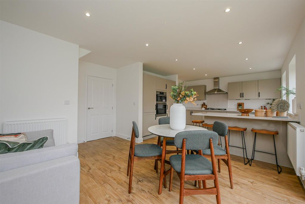 Property photo 2 of 28 Kitchen/Breakfast Room