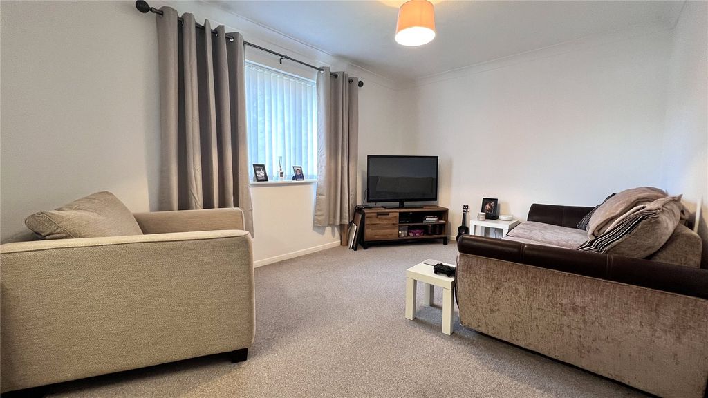 Property photo 2 of 9 Picture No. 12