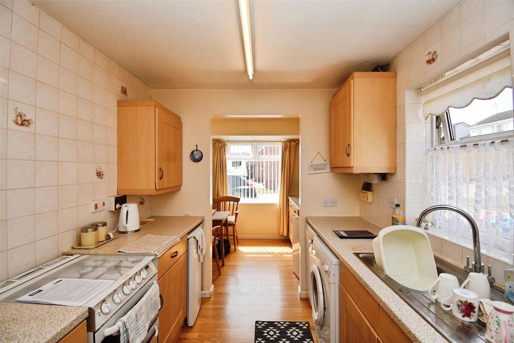 Property photo 3 of 12 Kitchen
