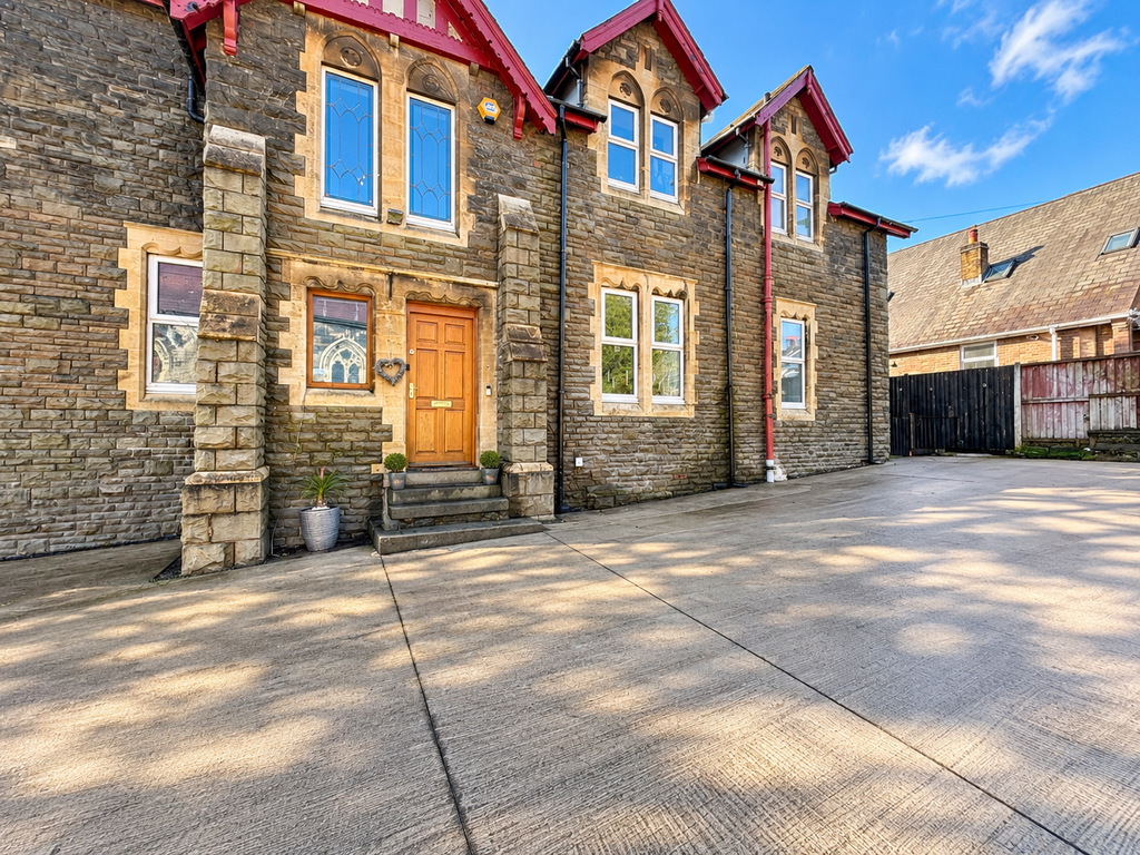 Property photo 2 of 43 71647Daf-627A-4Af2-9F05-D0Eeb7F9B9D4