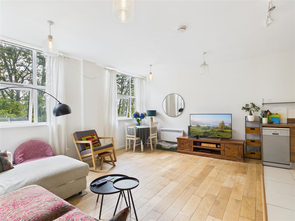 Property photo 2 of 7 Cam04419G0-Pr0037-Still008.Jpg