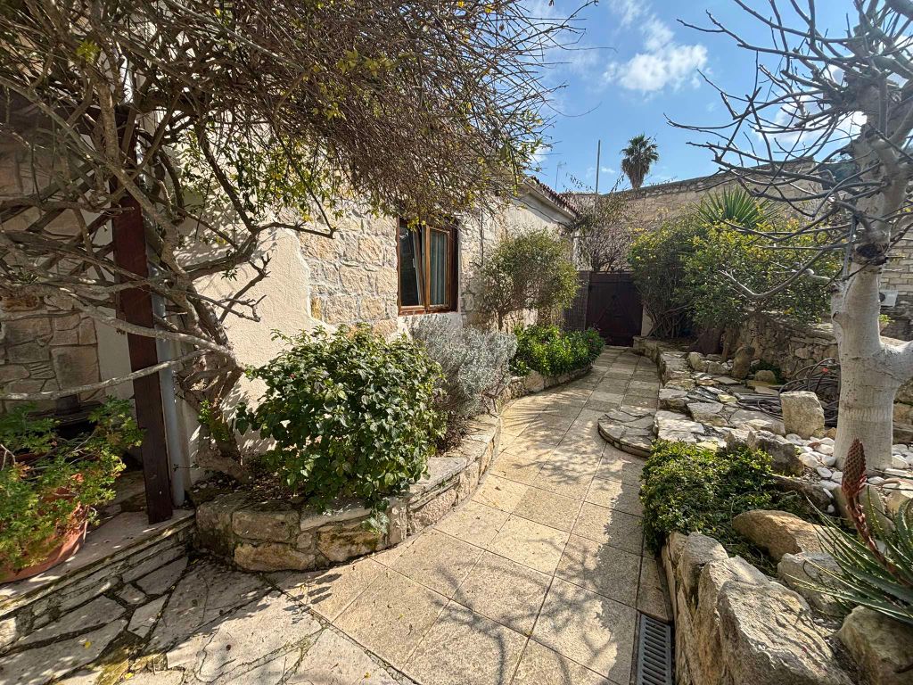 Property photo 1 of 28