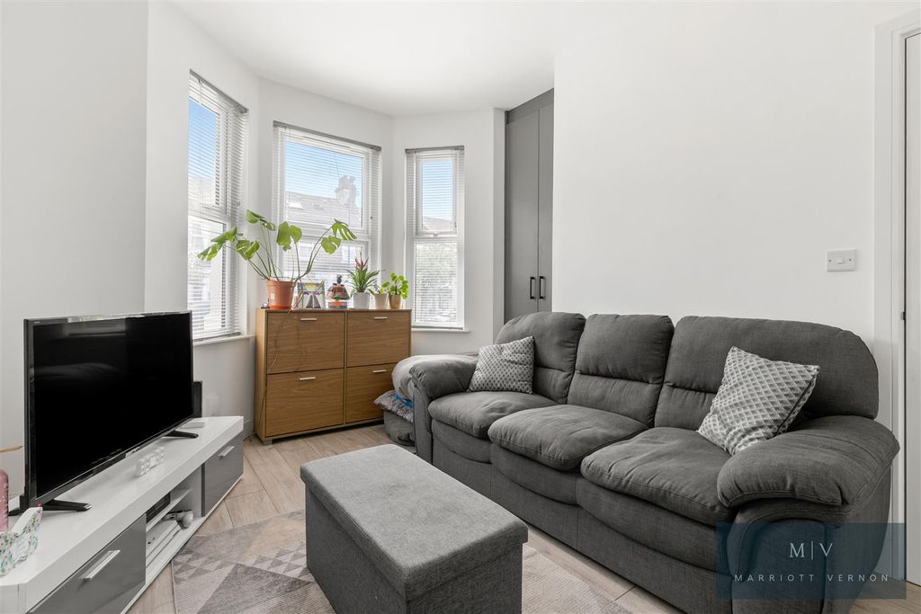 Property photo 3 of 16 Greenside Road 6 F1 MV-2.Jpg