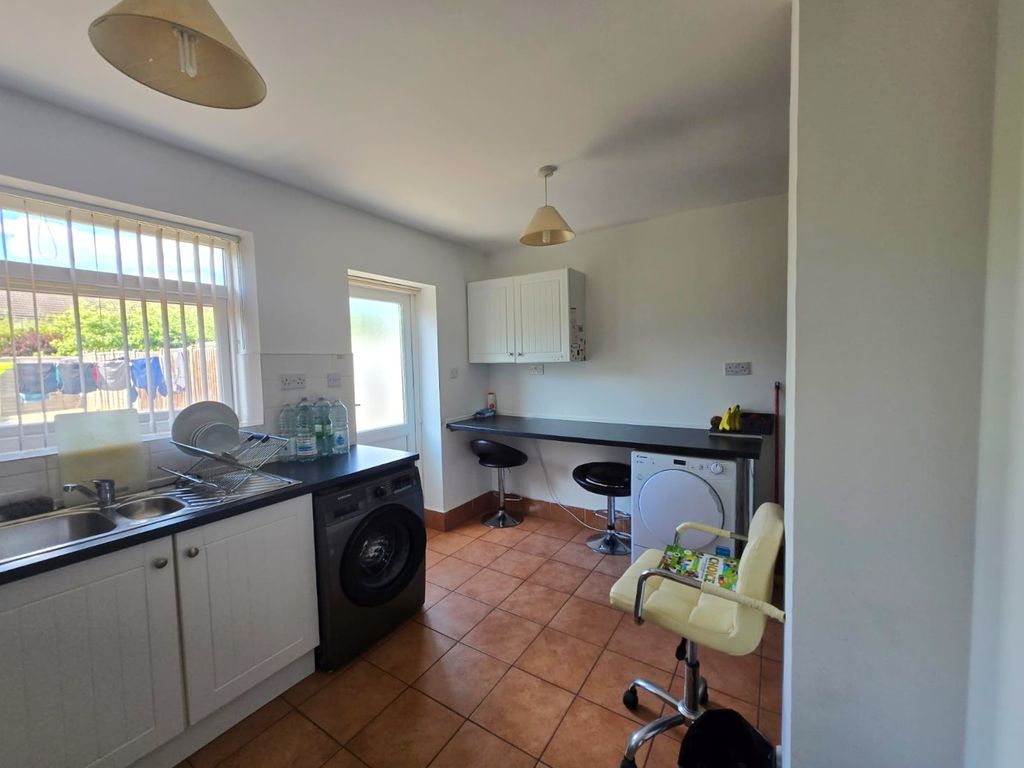 Property photo 3 of 12 Kitchen 1 Use
