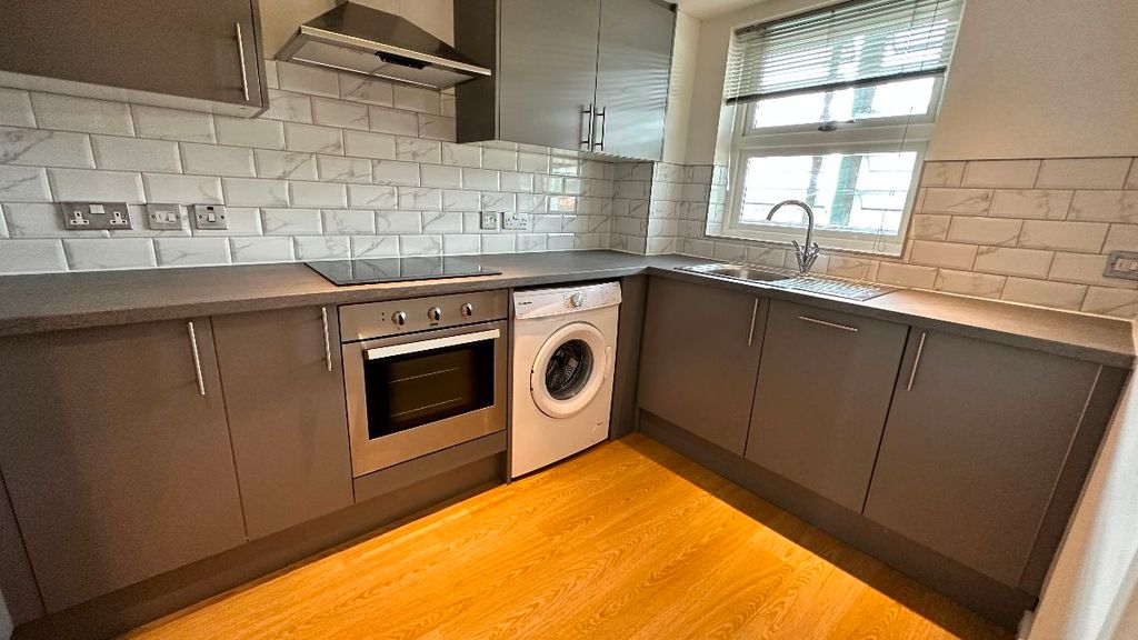 Property photo 3 of 39