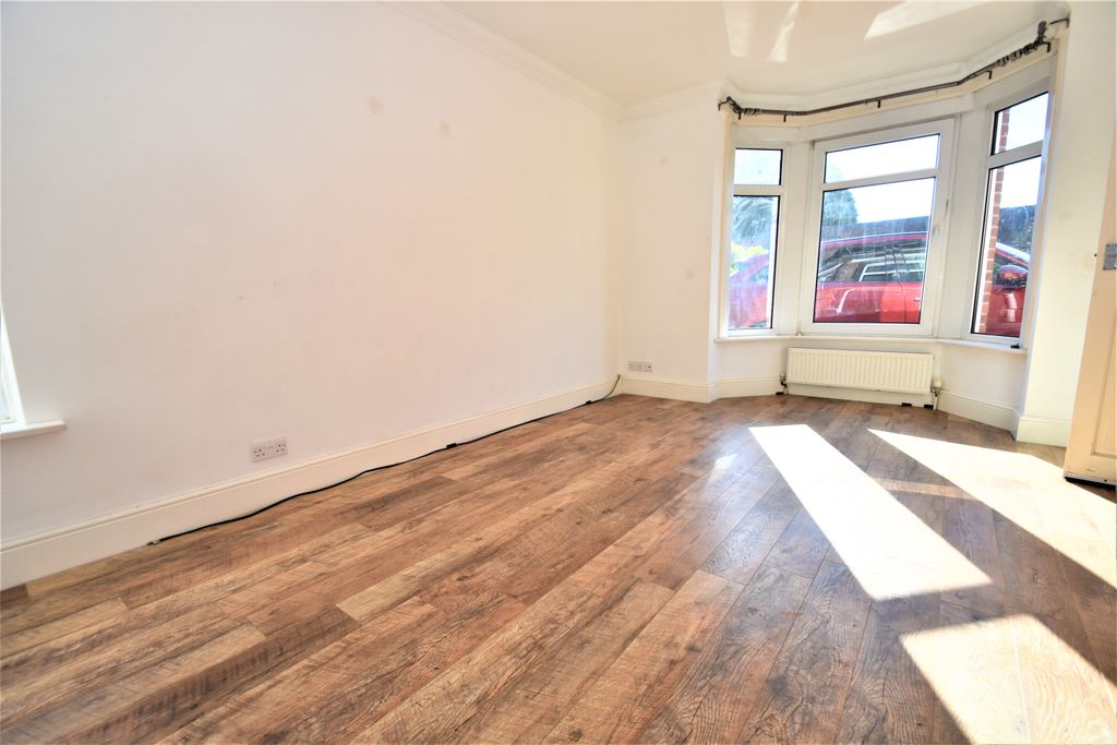 Property photo 3 of 12 Photo 03