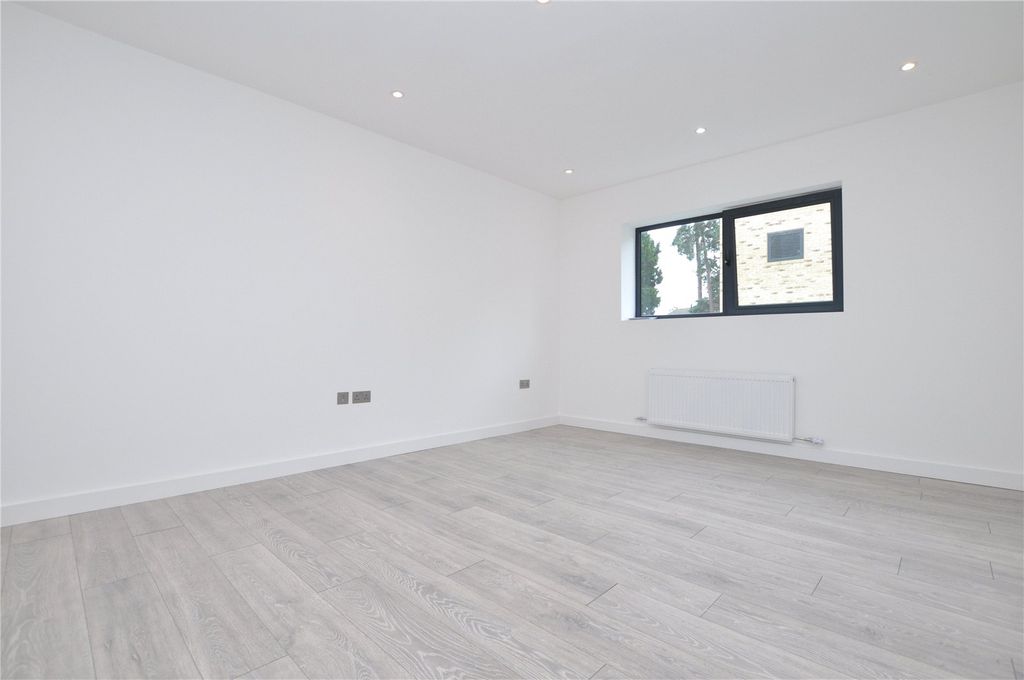 Property photo 3 of 12 Picture No. 06