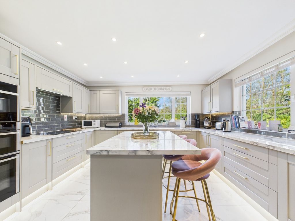 Property photo 2 of 17 4090985