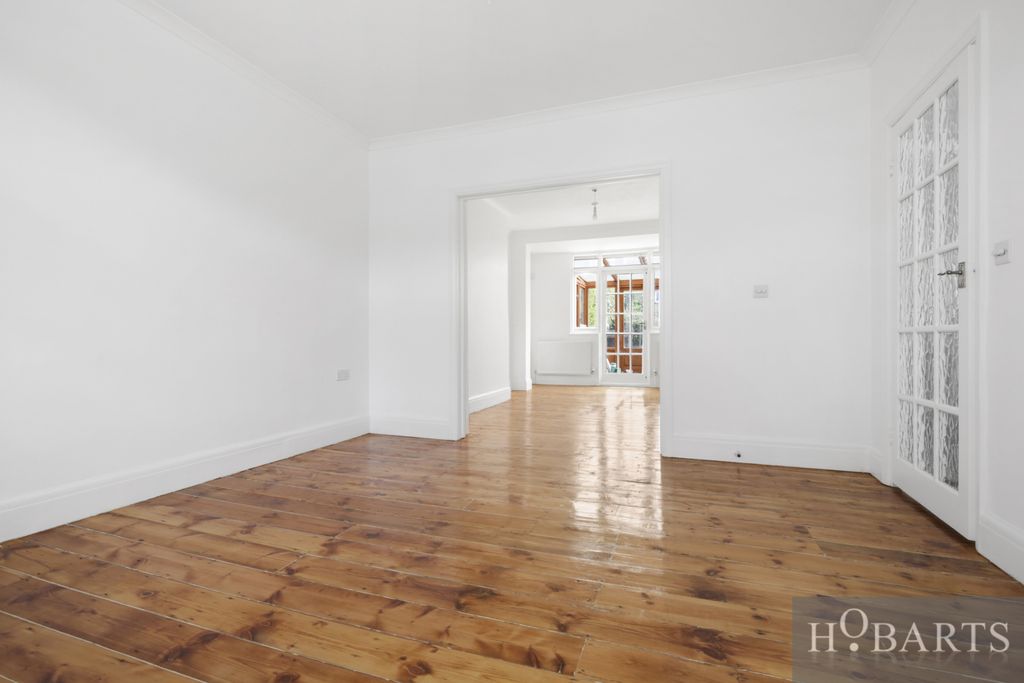 Property photo 1 of 9 Spacious Three-Bedroom Family Home Near Enfield Chase
