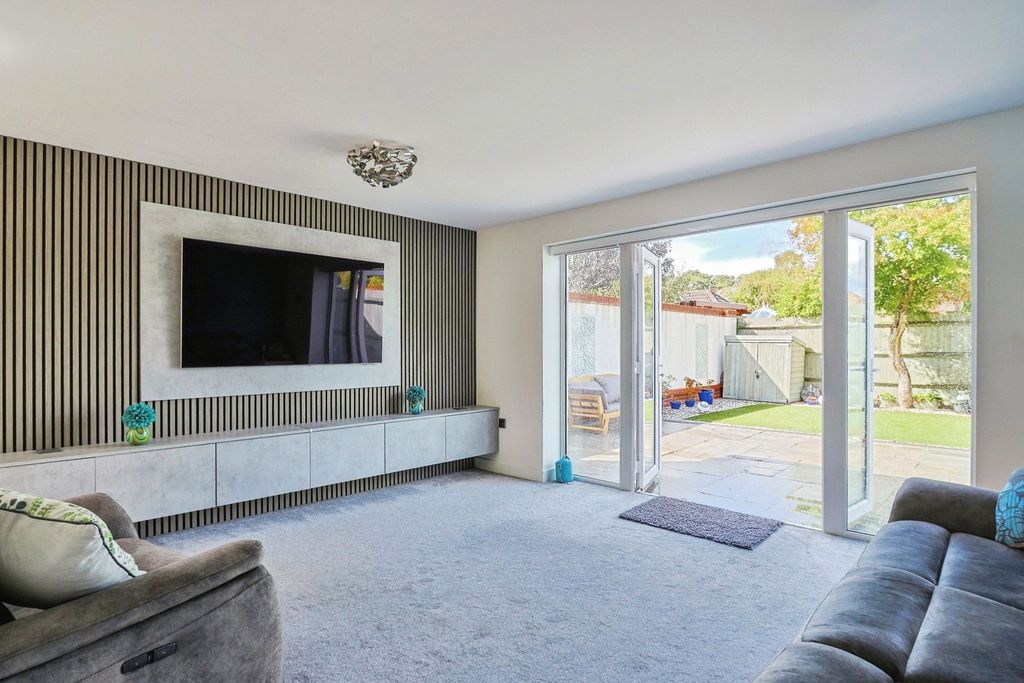 Property photo 2 of 17 Photo