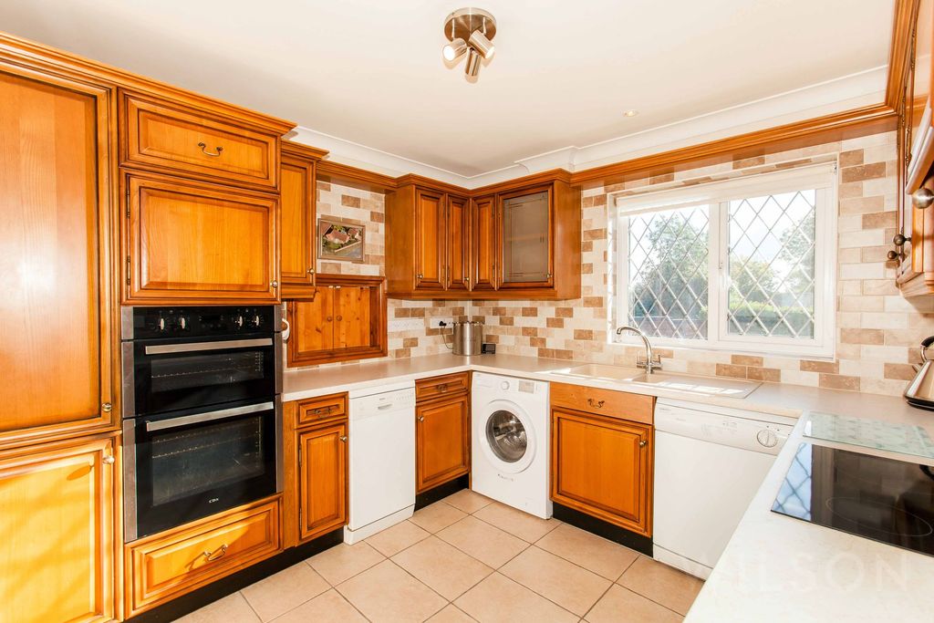 Property photo 2 of 30