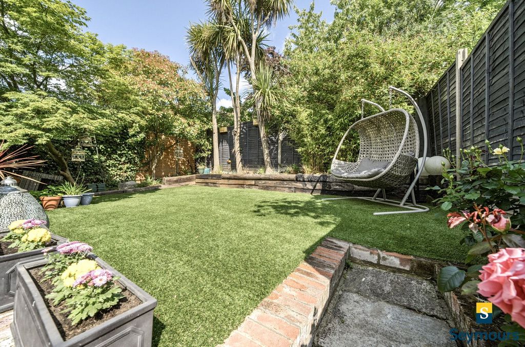 Property photo 3 of 17 Garden