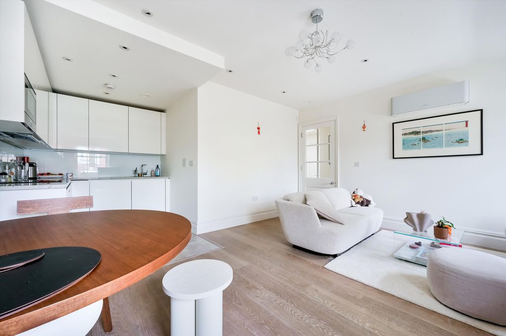 Property photo 3 of 12 Image