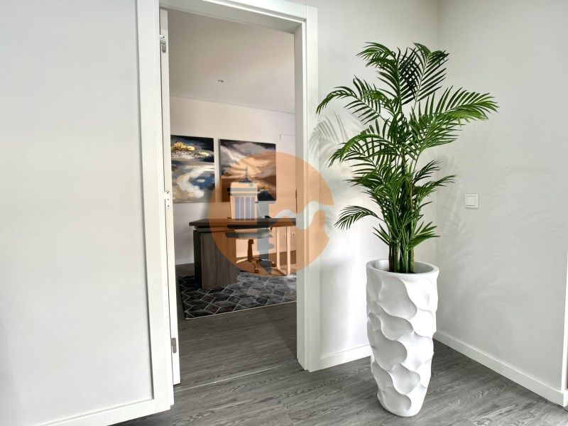 Property photo 1 of 31