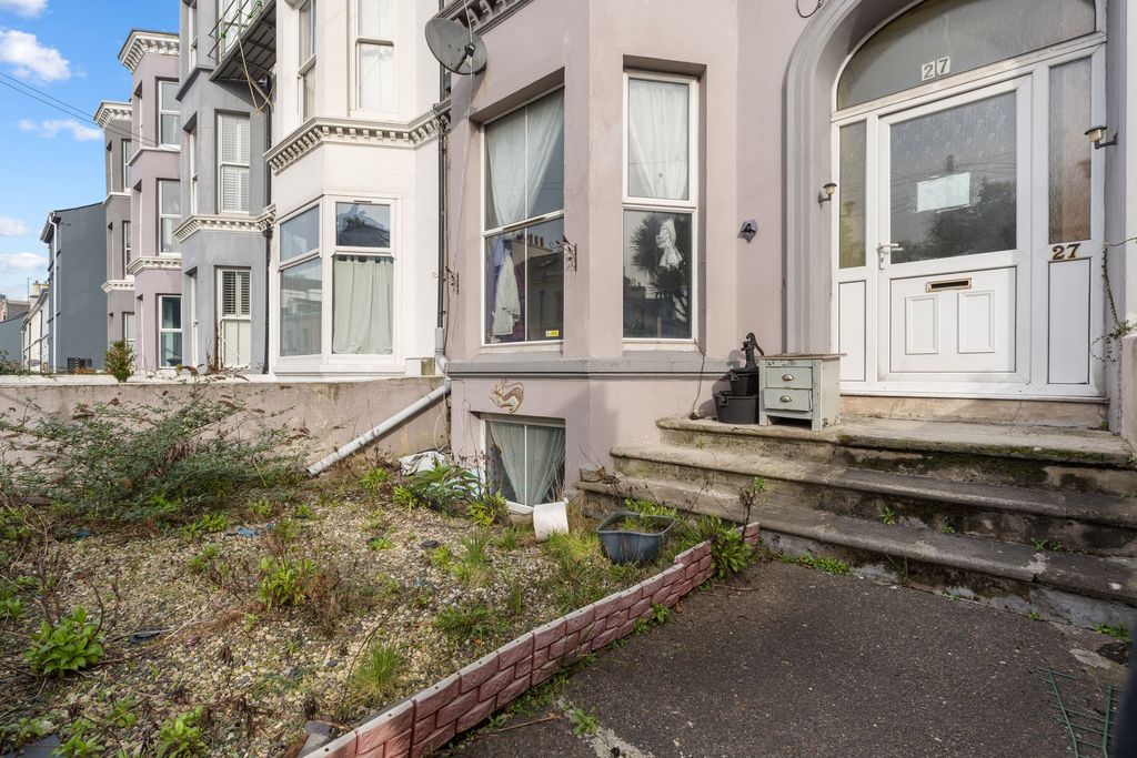 Property photo 2 of 20