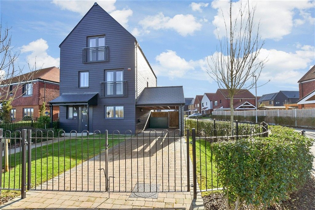 Property photo 1 of 8 Front