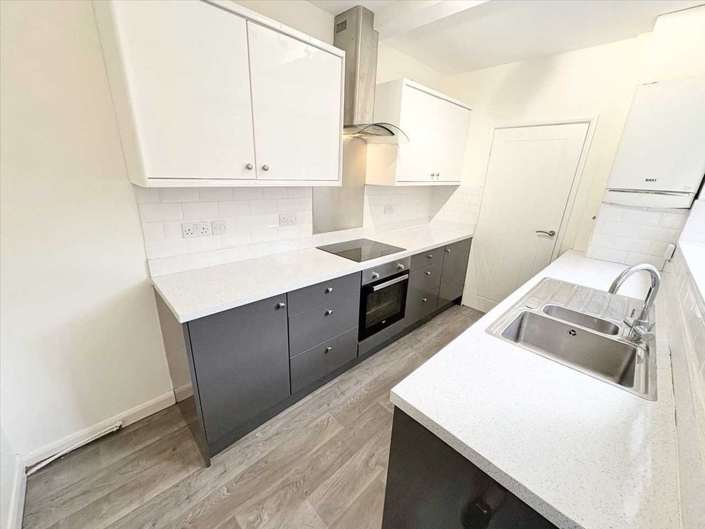 Property photo 2 of 19 Kitchen