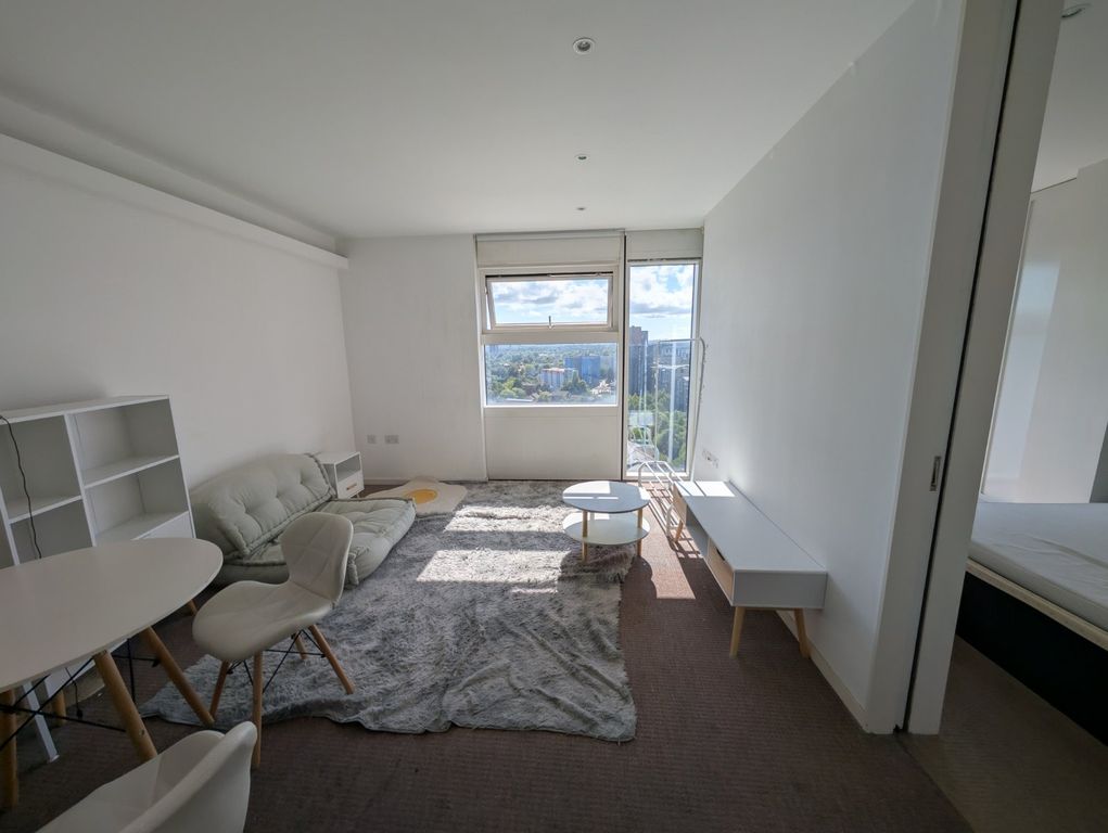 Property photo 3 of 8 Picture No. 12