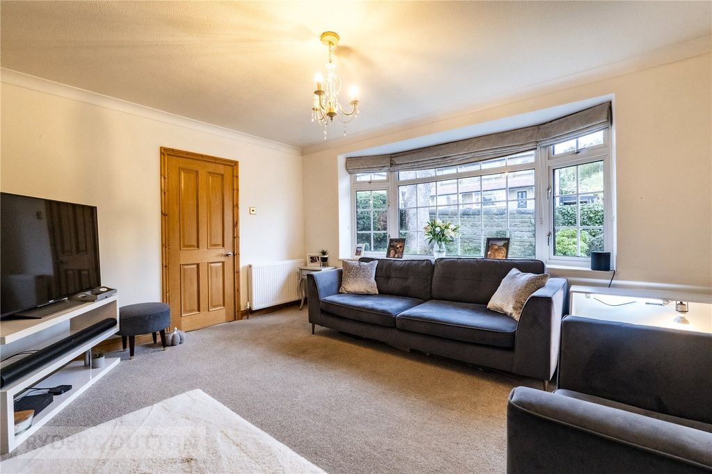 Property photo 3 of 26 Living Room