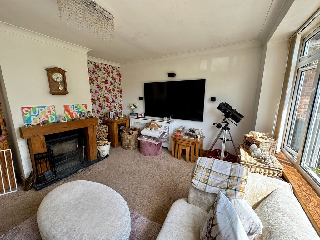 Property photo 2 of 25