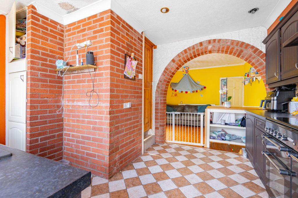 Property photo 3 of 14