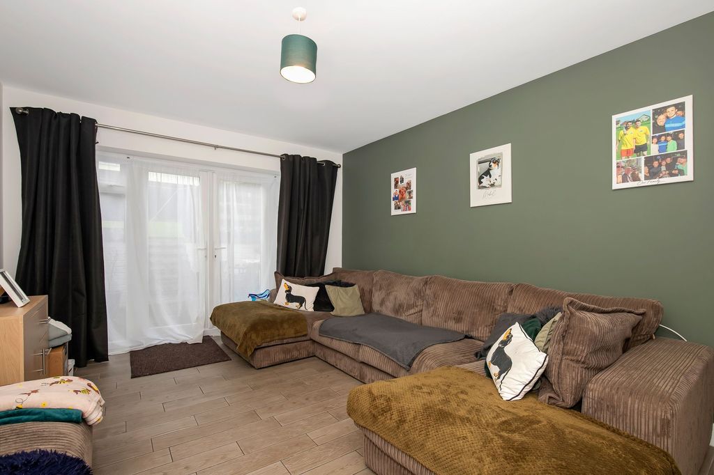 Property photo 2 of 18