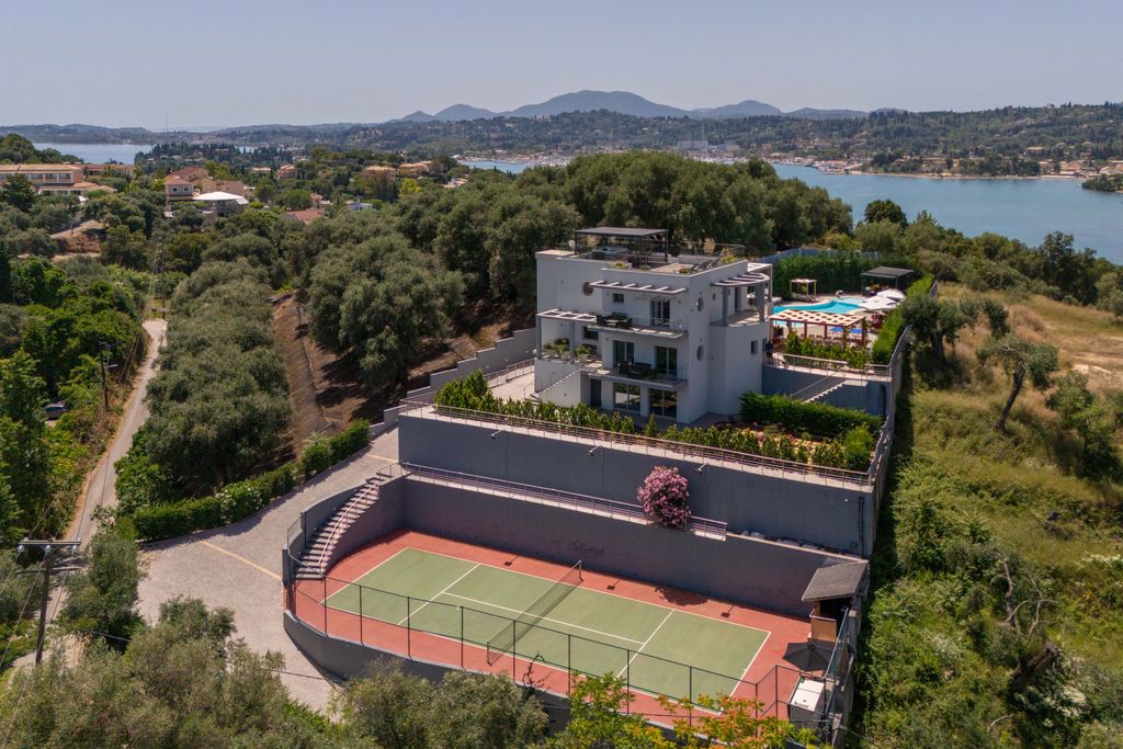 Property photo 2 of 28