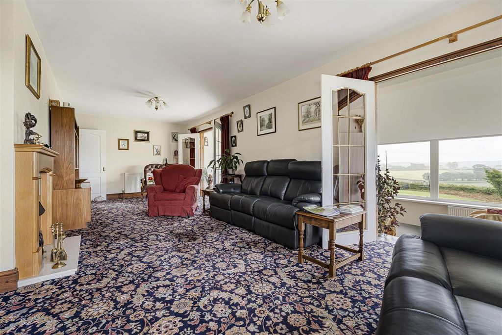 Property photo 2 of 41 23_84124.Jpg