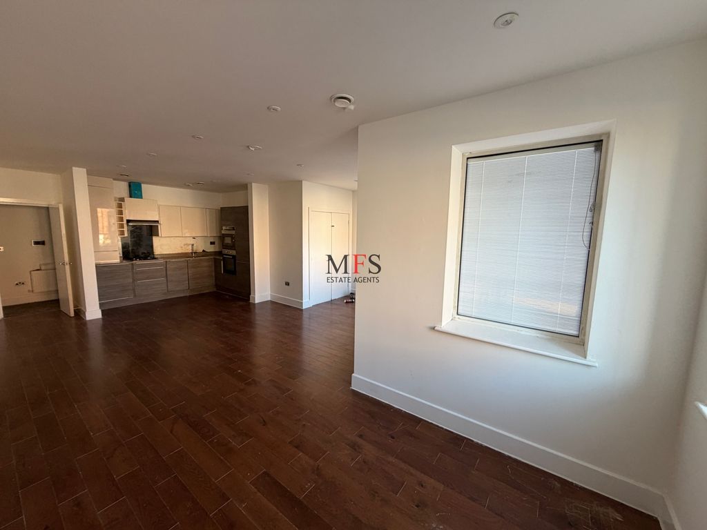Property photo 1 of 10 Photo 6